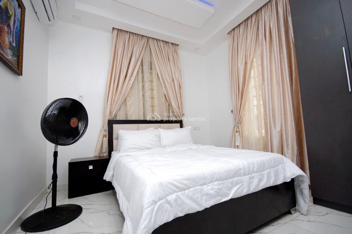 Crown Comfort 3-bedroom Residence, Lagos, Iyana Ipaja, Ipaja, Lagos, Flat / Apartment Short Let