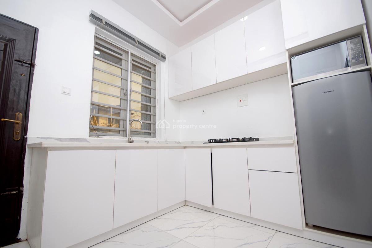 Crown Comfort 3-bedroom Residence, Lagos, Iyana Ipaja, Ipaja, Lagos, Flat / Apartment Short Let