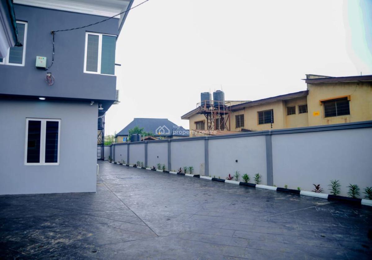 Crown Comfort 3-bedroom Residence, Lagos, Iyana Ipaja, Ipaja, Lagos, Flat / Apartment Short Let