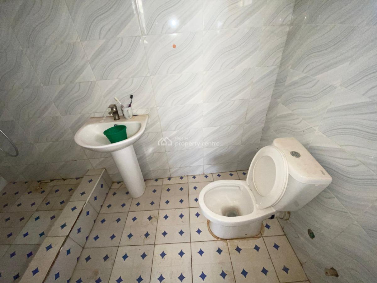 3 Bedroom Apartment, Near Ochacho, Life Camp, Abuja, Flat / Apartment for Rent