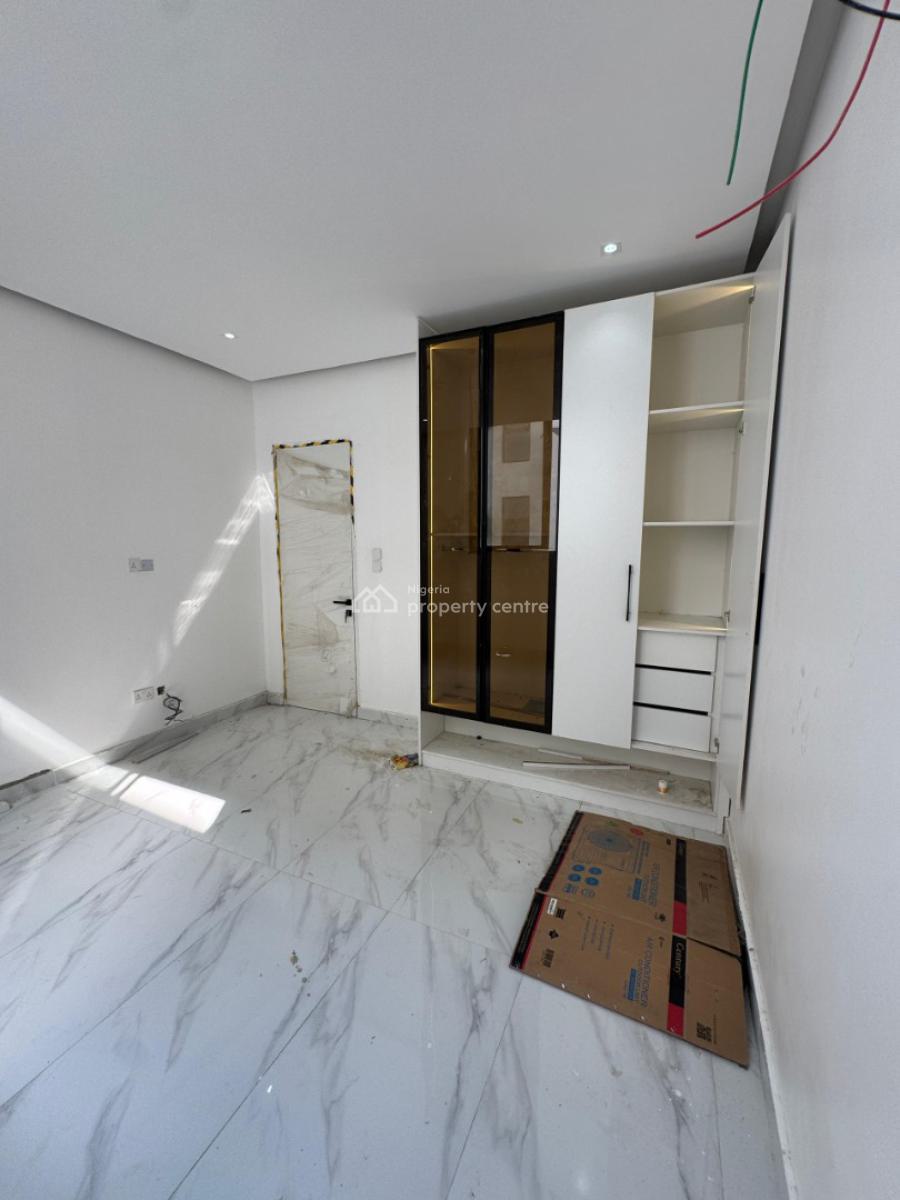 Aesthetically Pleasing 2 Bedroom Apartment with Rooftop Swimming Pool,, Lekki Phase 1, Lekki, Lagos, Flat / Apartment for Sale