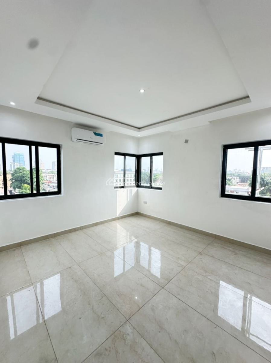 Distress 3bedroom with Bq in Ikoyi, Ikoyi, Lagos, Block of Flats for Sale