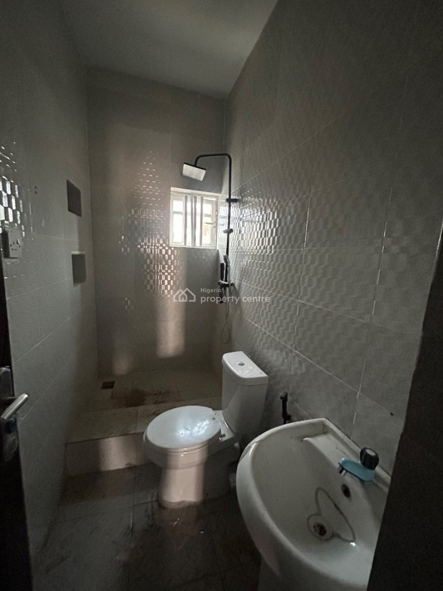 Very Decent 3 Bedrooms Apartment, Femi Soluade Street, Garden Valley Estate, Ogudu Gra Phase 1, Gra, Ogudu, Lagos, Flat / Apartment for Rent