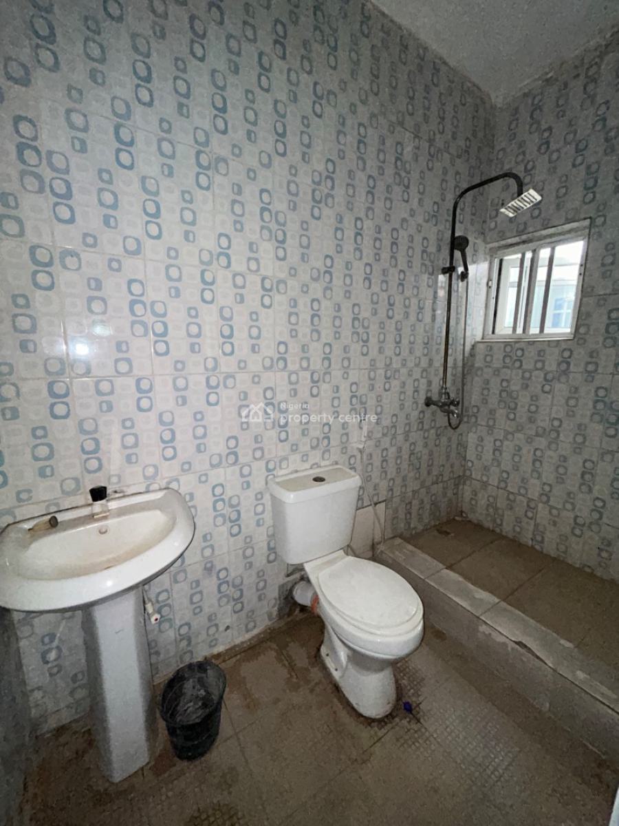 Very Decent 3 Bedrooms Apartment, Femi Soluade Street, Garden Valley Estate, Ogudu Gra Phase 1, Gra, Ogudu, Lagos, Flat / Apartment for Rent