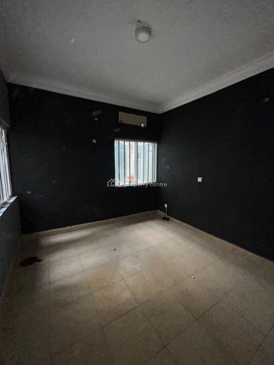 Very Decent 3 Bedrooms Apartment, Femi Soluade Street, Garden Valley Estate, Ogudu Gra Phase 1, Gra, Ogudu, Lagos, Flat / Apartment for Rent