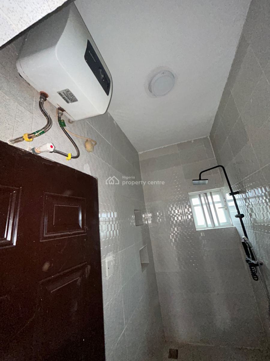 Very Decent 3 Bedrooms Apartment, Femi Soluade Street, Garden Valley Estate, Ogudu Gra Phase 1, Gra, Ogudu, Lagos, Flat / Apartment for Rent