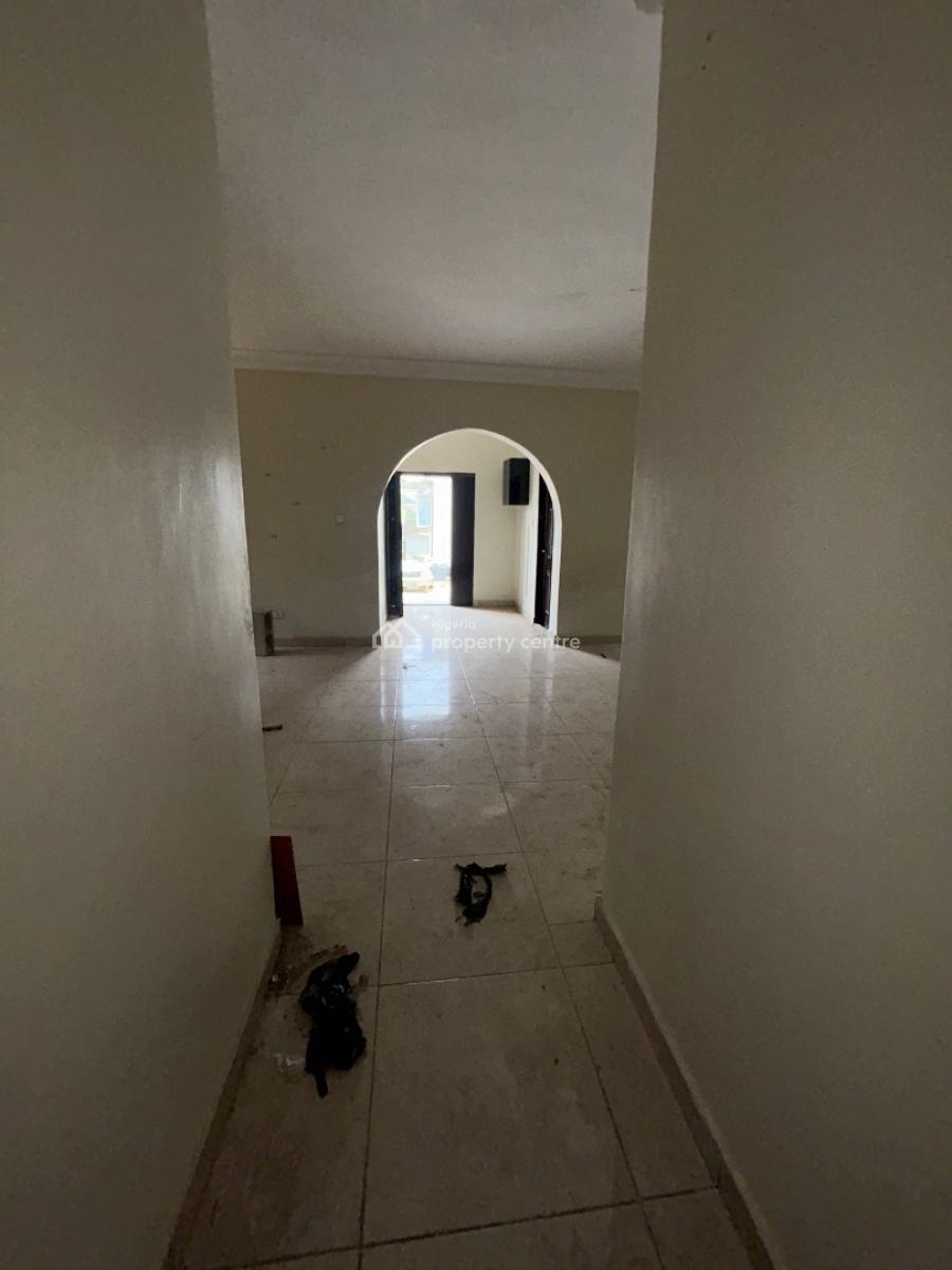 Very Decent 3 Bedrooms Apartment, Femi Soluade Street, Garden Valley Estate, Ogudu Gra Phase 1, Gra, Ogudu, Lagos, Flat / Apartment for Rent