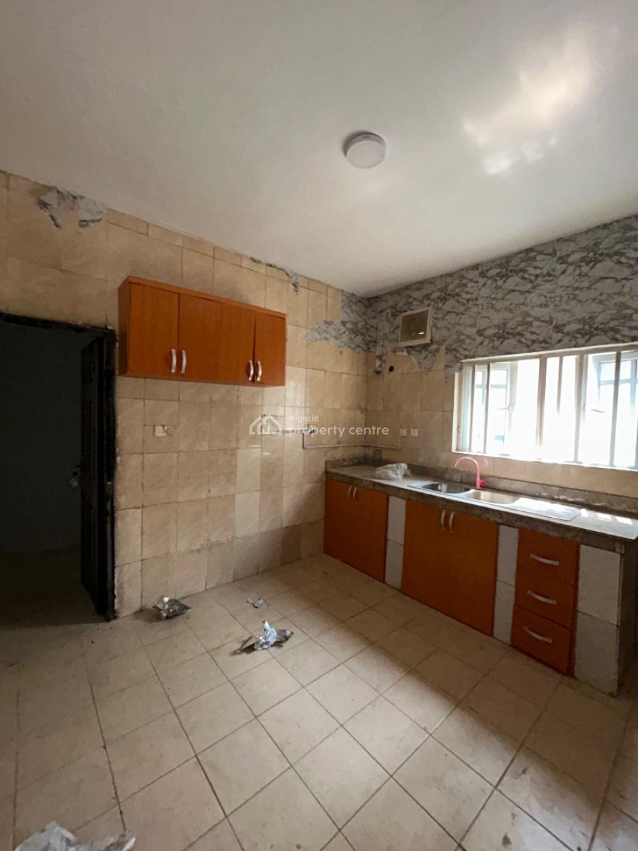 Very Decent 3 Bedrooms Apartment, Femi Soluade Street, Garden Valley Estate, Ogudu Gra Phase 1, Gra, Ogudu, Lagos, Flat / Apartment for Rent