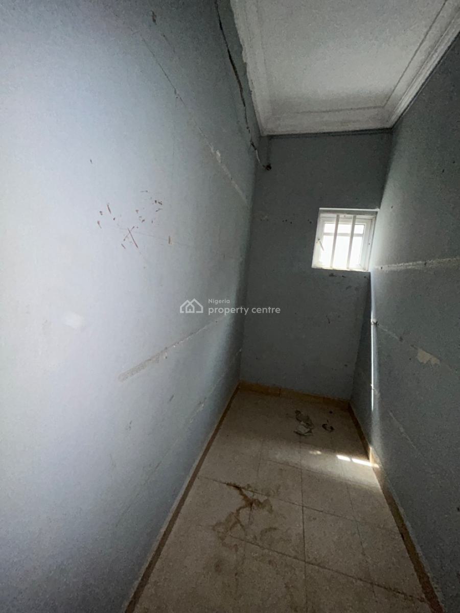 Very Decent 3 Bedrooms Apartment, Femi Soluade Street, Garden Valley Estate, Ogudu Gra Phase 1, Gra, Ogudu, Lagos, Flat / Apartment for Rent