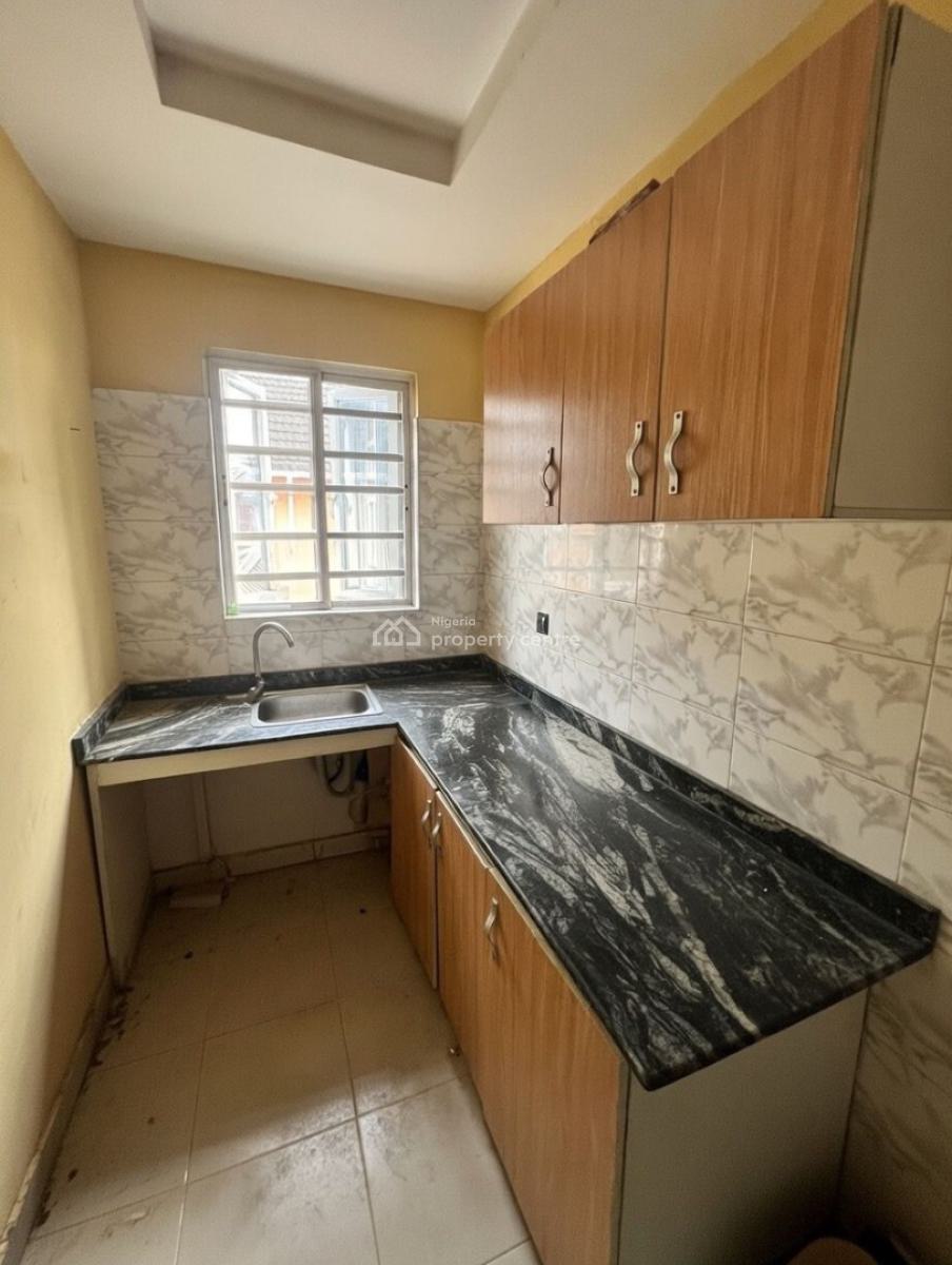 a Standard 2bedroom Flat Mobile Road Ajah, Mobil Road Ajah, Lekki Phase 2, Lekki, Lagos, Flat / Apartment for Rent