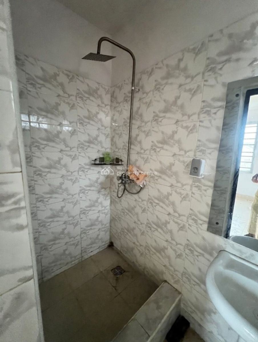 a Standard 2bedroom Flat Mobile Road Ajah, Mobil Road Ajah, Lekki Phase 2, Lekki, Lagos, Flat / Apartment for Rent