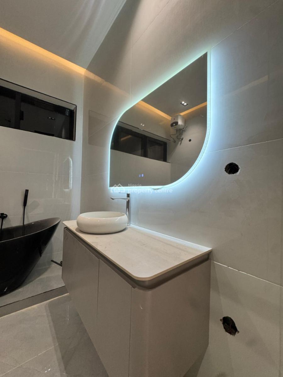 Magnificent 5  Beds with Bq, Chevron Drive Lekki, Lekki, Lagos, House for Sale