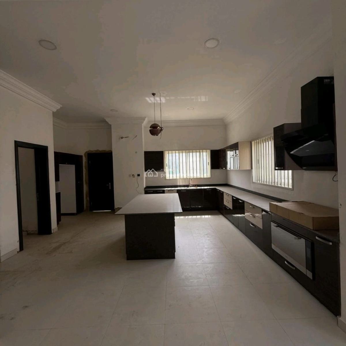 7 Bedroom Mansion 2 Bedroom Guest Chalet  Location: Asokoro Main  Size, Asokoro District, Abuja, House for Sale