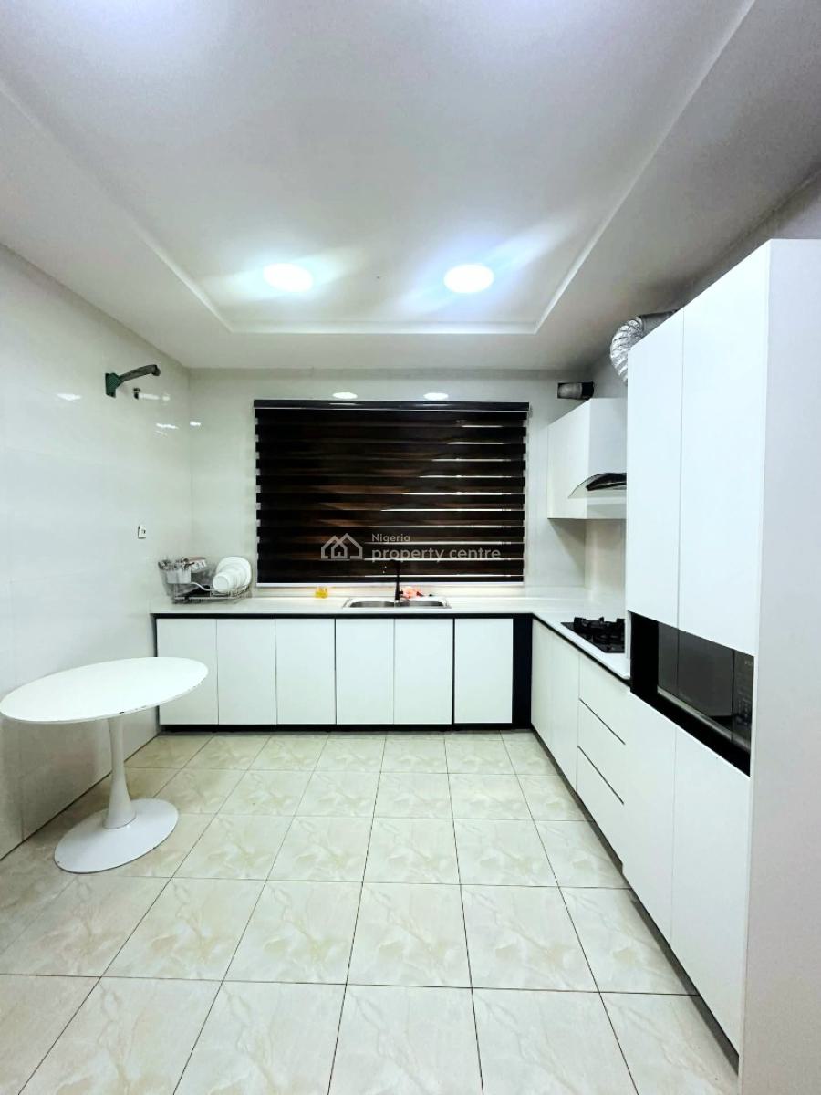 Massive 3 Bedroom Apartment, Lekki Phase 1, Lekki, Lagos, Flat / Apartment for Rent