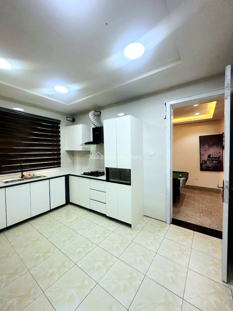 Massive 3 Bedroom Apartment, Lekki Phase 1, Lekki, Lagos, Flat / Apartment for Rent