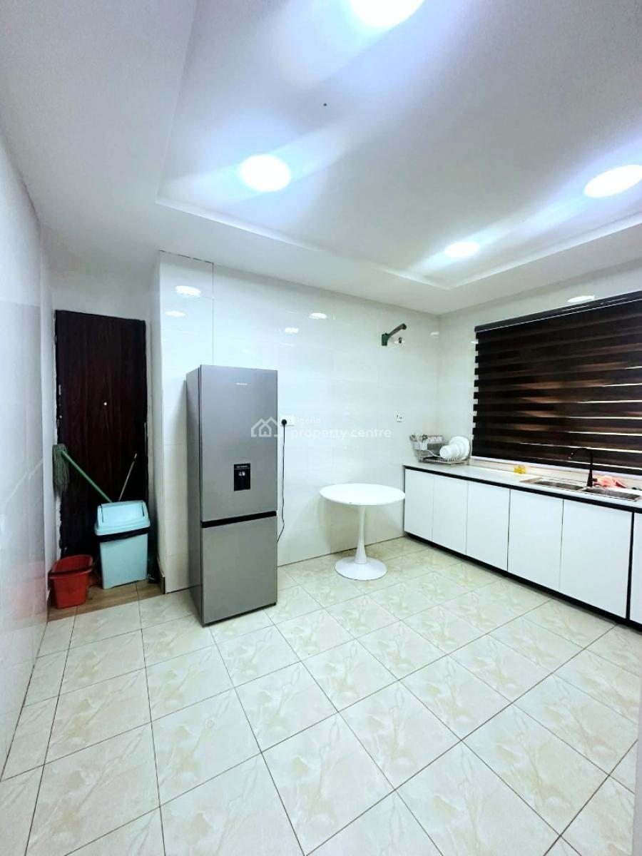 Massive 3 Bedroom Apartment, Lekki Phase 1, Lekki, Lagos, Flat / Apartment for Rent