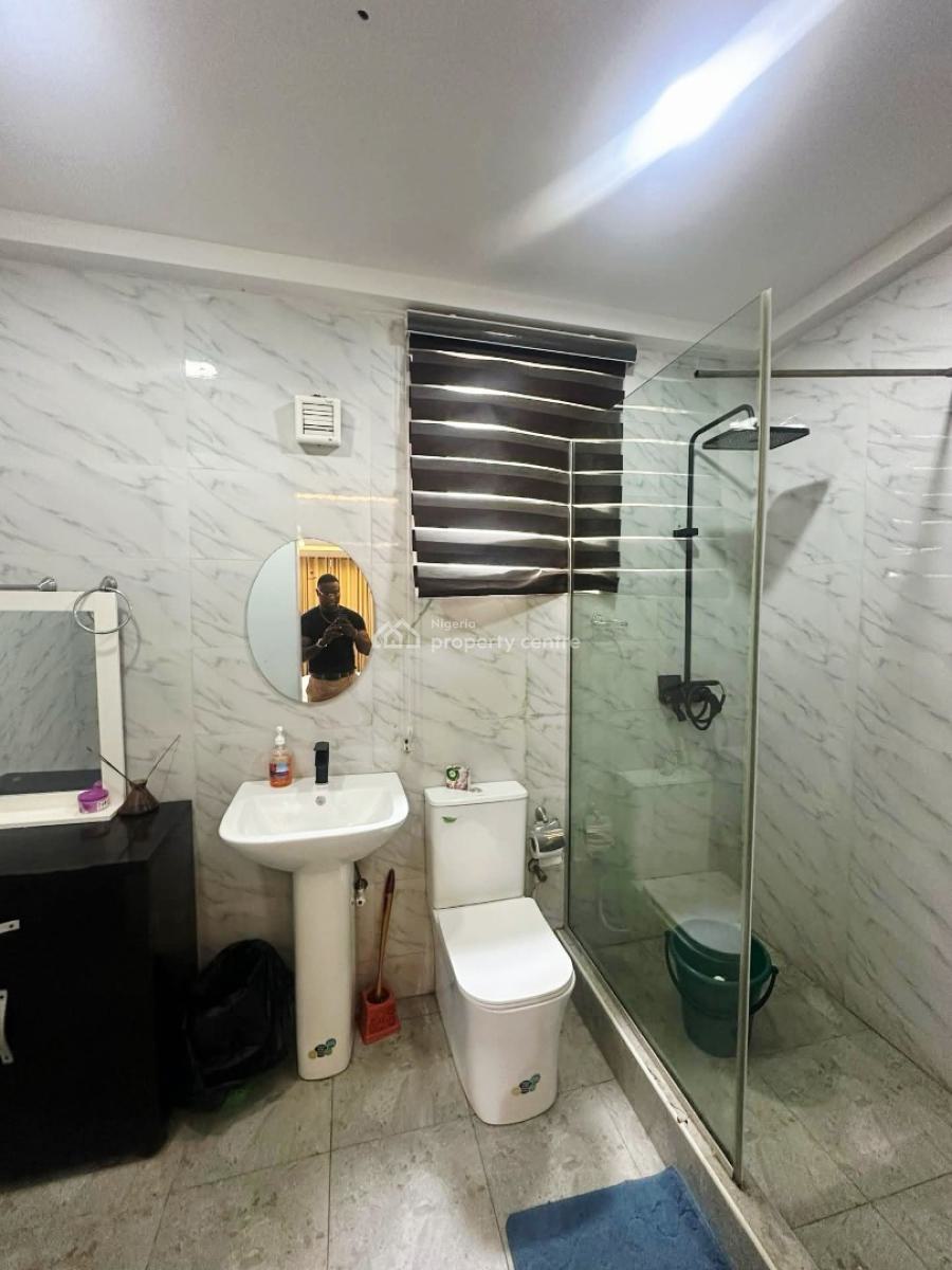 Massive 3 Bedroom Apartment, Lekki Phase 1, Lekki, Lagos, Flat / Apartment for Rent