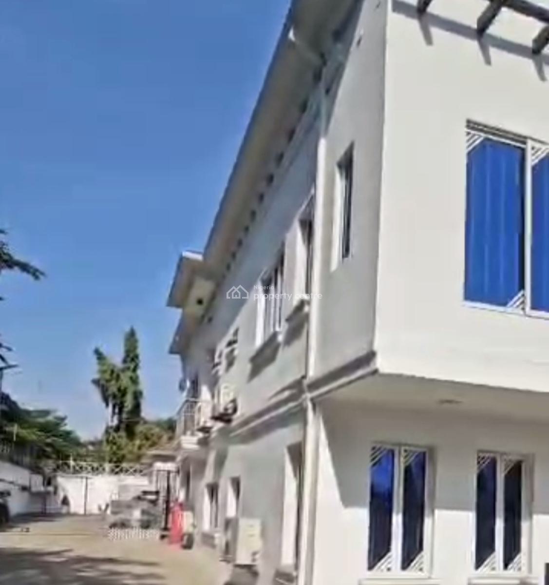 Standard Spacious 5 Bedroom Semi-detached Duplex with Bq, Maitama District, Abuja, Semi-detached Duplex for Rent