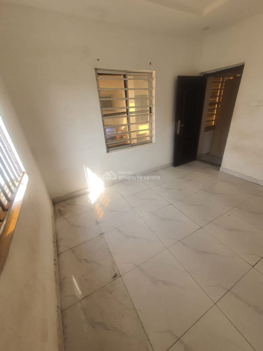 Self Serviced 2 Bedroom Apartment (upstairs), Lekki Conservation Chevron Toll Gate, Lekki, Lagos, Flat / Apartment for Rent
