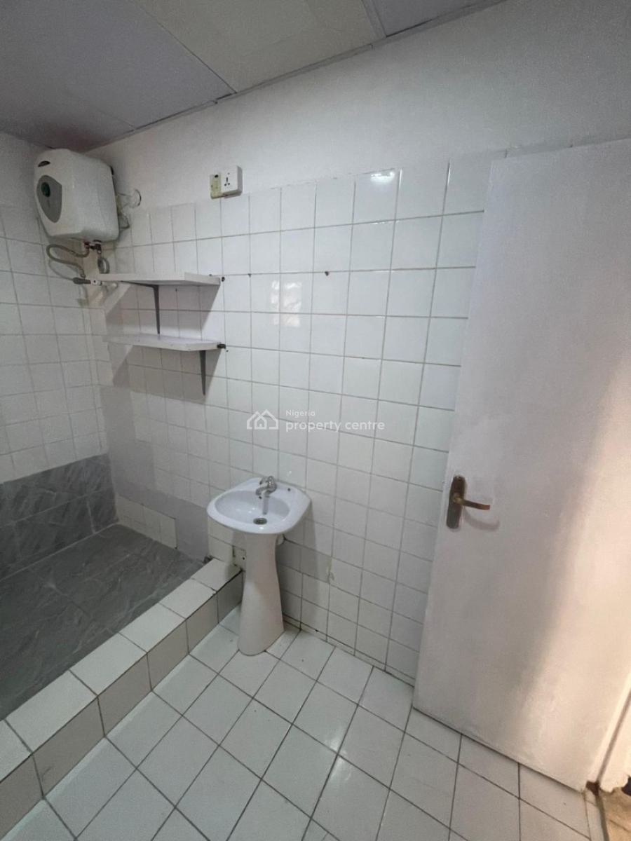 Nice Sefcon in Vgc for, Self Kitchen, Seatout Space & Privacy, Main Vgc Estate Lekki Expressway. Kekki Lagos, Vgc, Lekki, Lagos, Flat / Apartment for Rent