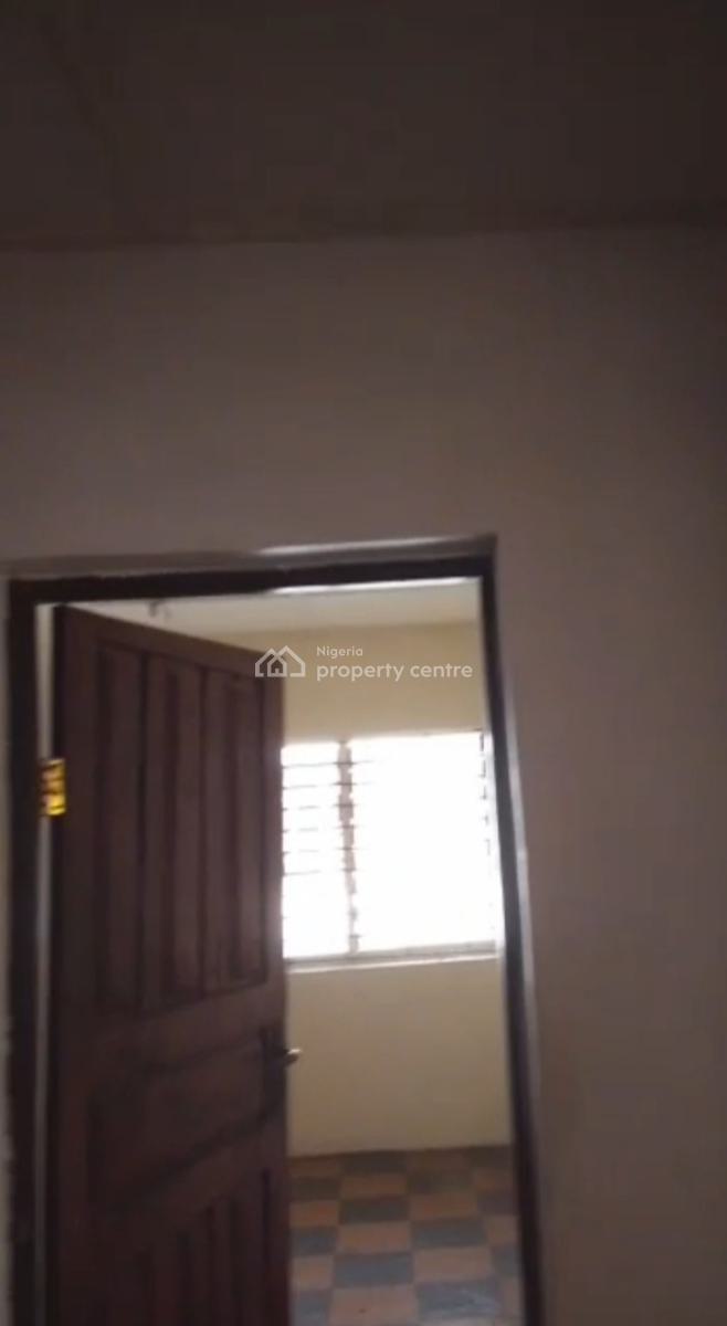 3bedroom Apartment Upstairs, Aguda, Surulere, Lagos, Flat / Apartment for Rent
