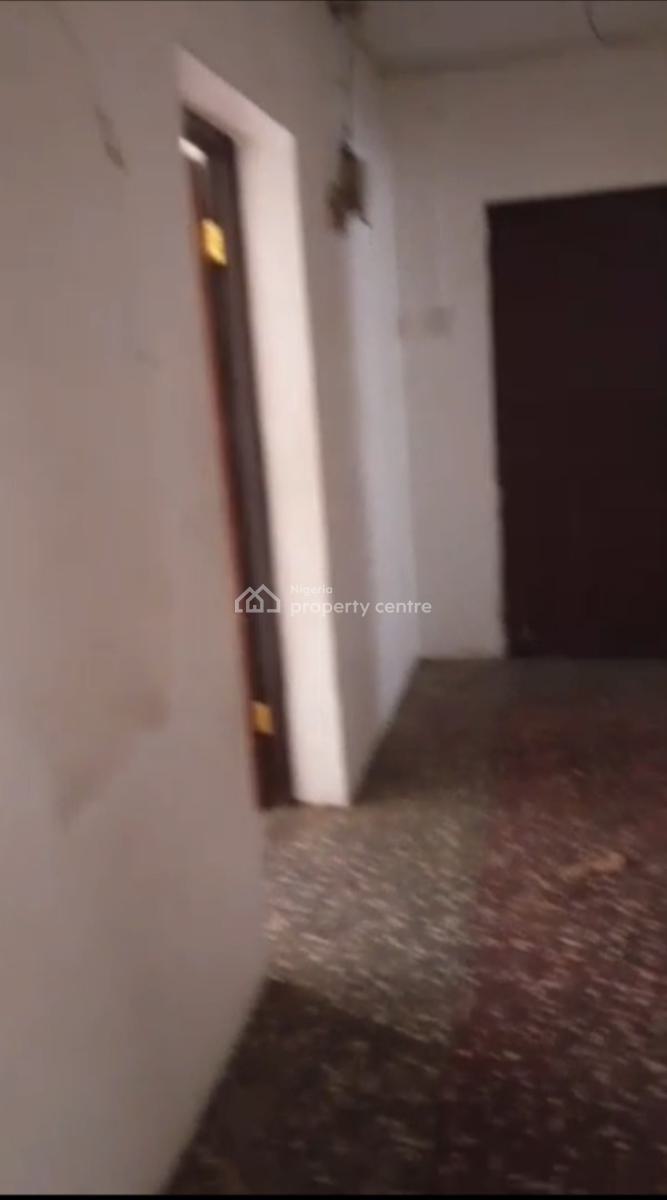 3bedroom Apartment Upstairs, Aguda, Surulere, Lagos, Flat / Apartment for Rent