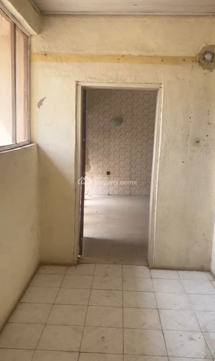 2bedrooms Flat on The 2nd Floor in Area 11, Garki, Area 11, Garki, Abuja, Flat / Apartment for Rent