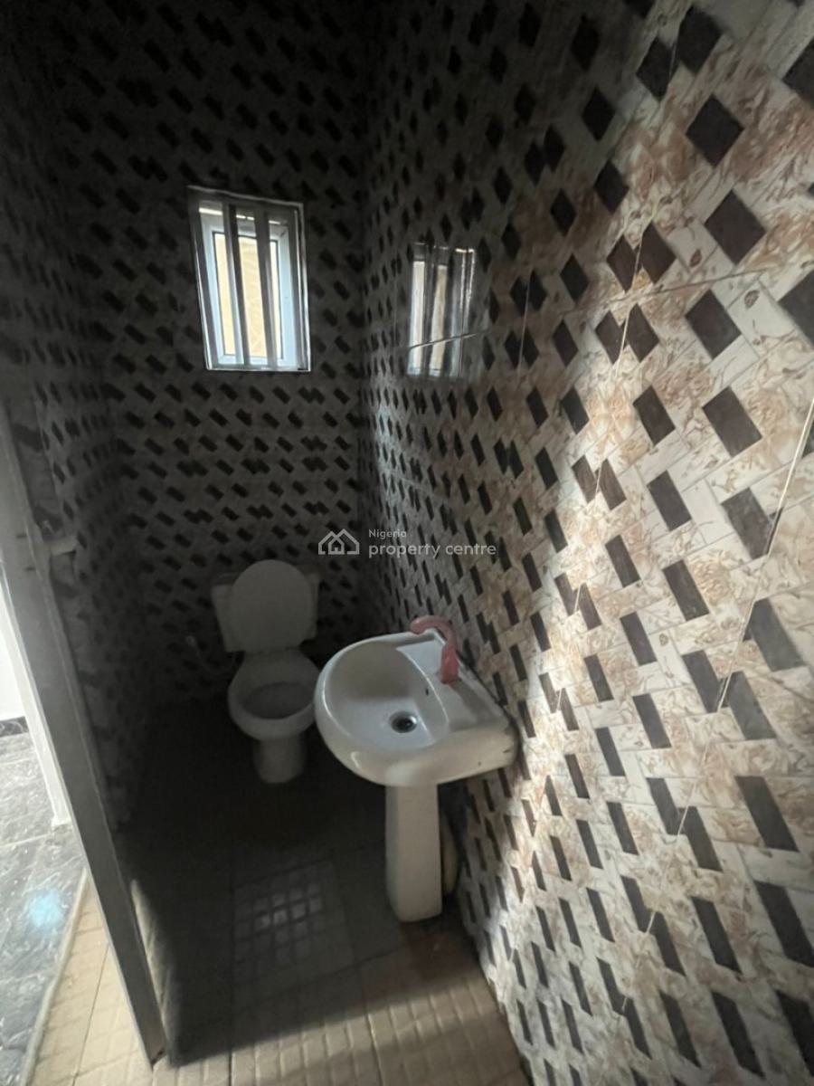 Luxurious 2 Bedroom Apartment Close to The Road, Alashela, Ogombo, Ajah, Lagos, Flat / Apartment for Rent