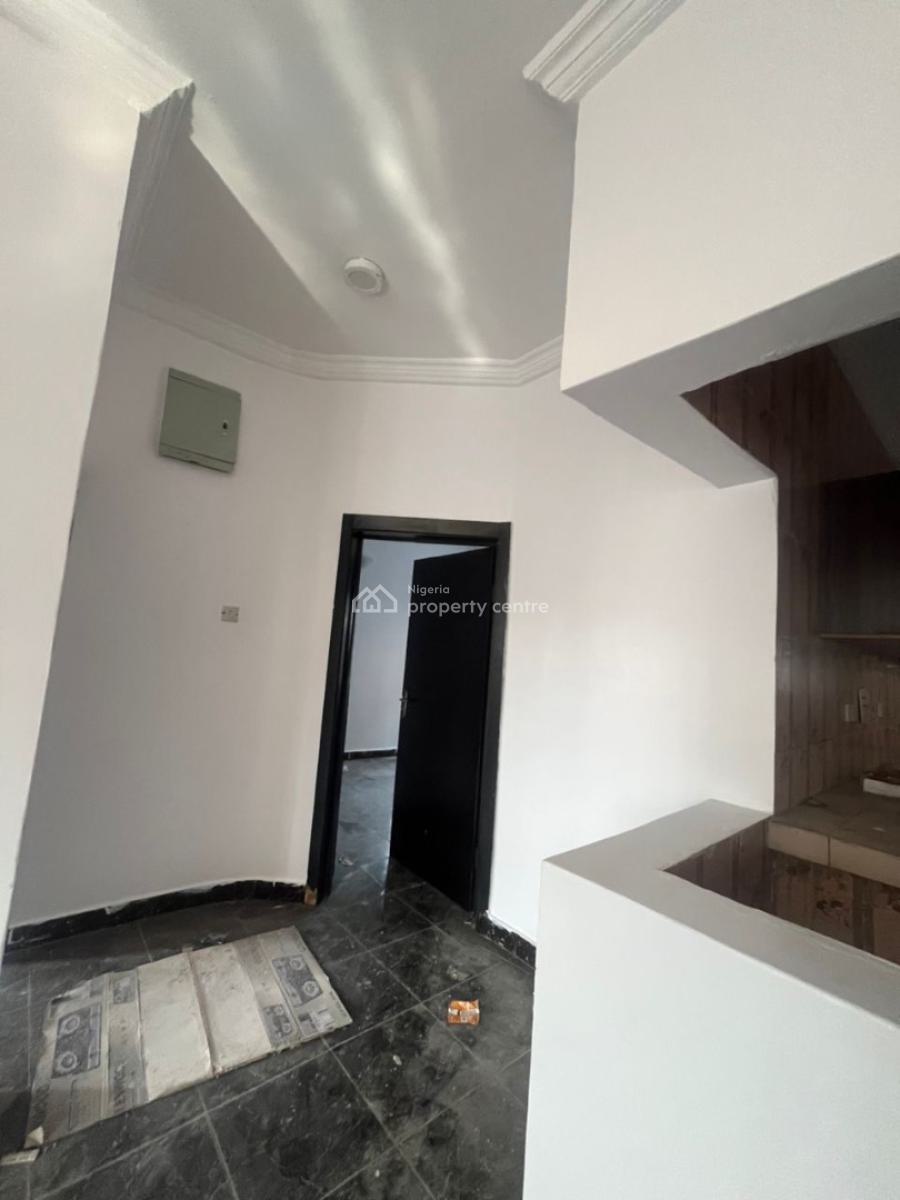 Luxurious 2 Bedroom Apartment Close to The Road, Alashela, Ogombo, Ajah, Lagos, Flat / Apartment for Rent