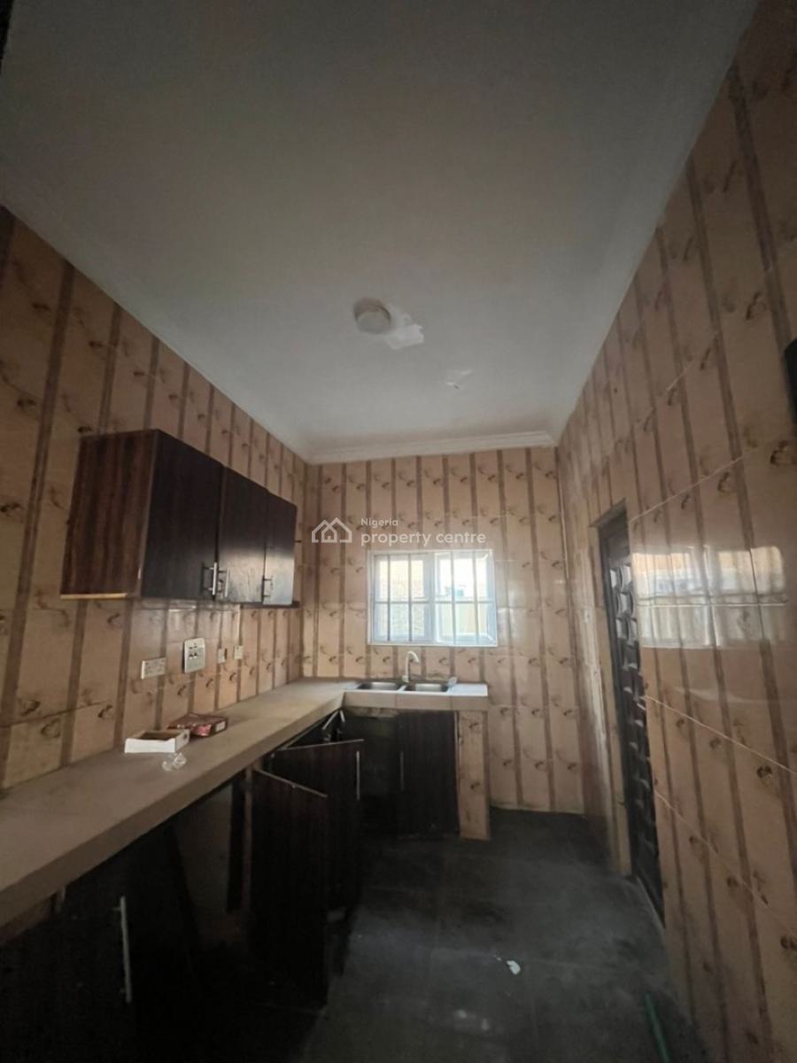 Luxurious 2 Bedroom Apartment Close to The Road, Alashela, Ogombo, Ajah, Lagos, Flat / Apartment for Rent