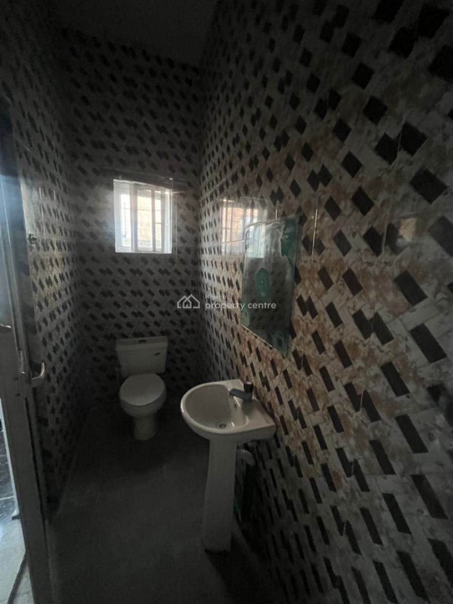 Luxurious 2 Bedroom Apartment Close to The Road, Alashela, Ogombo, Ajah, Lagos, Flat / Apartment for Rent