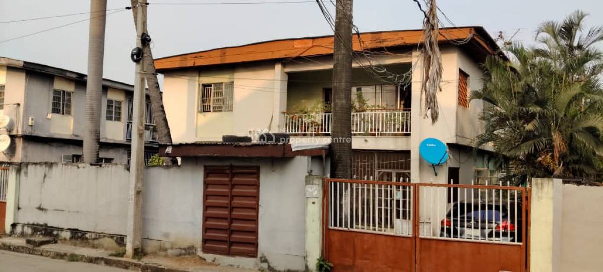 Solid 3 Bedroom Block of 4 Flat. Its a Buy and Renovate Property in a, Surulere, Lagos, Block of Flats for Sale