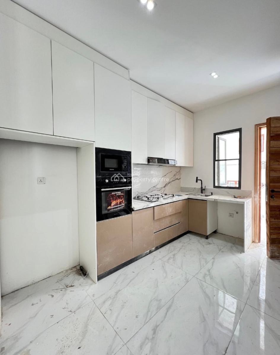 Spacious 2bed Flat, Lekki, Lagos, Flat / Apartment for Sale