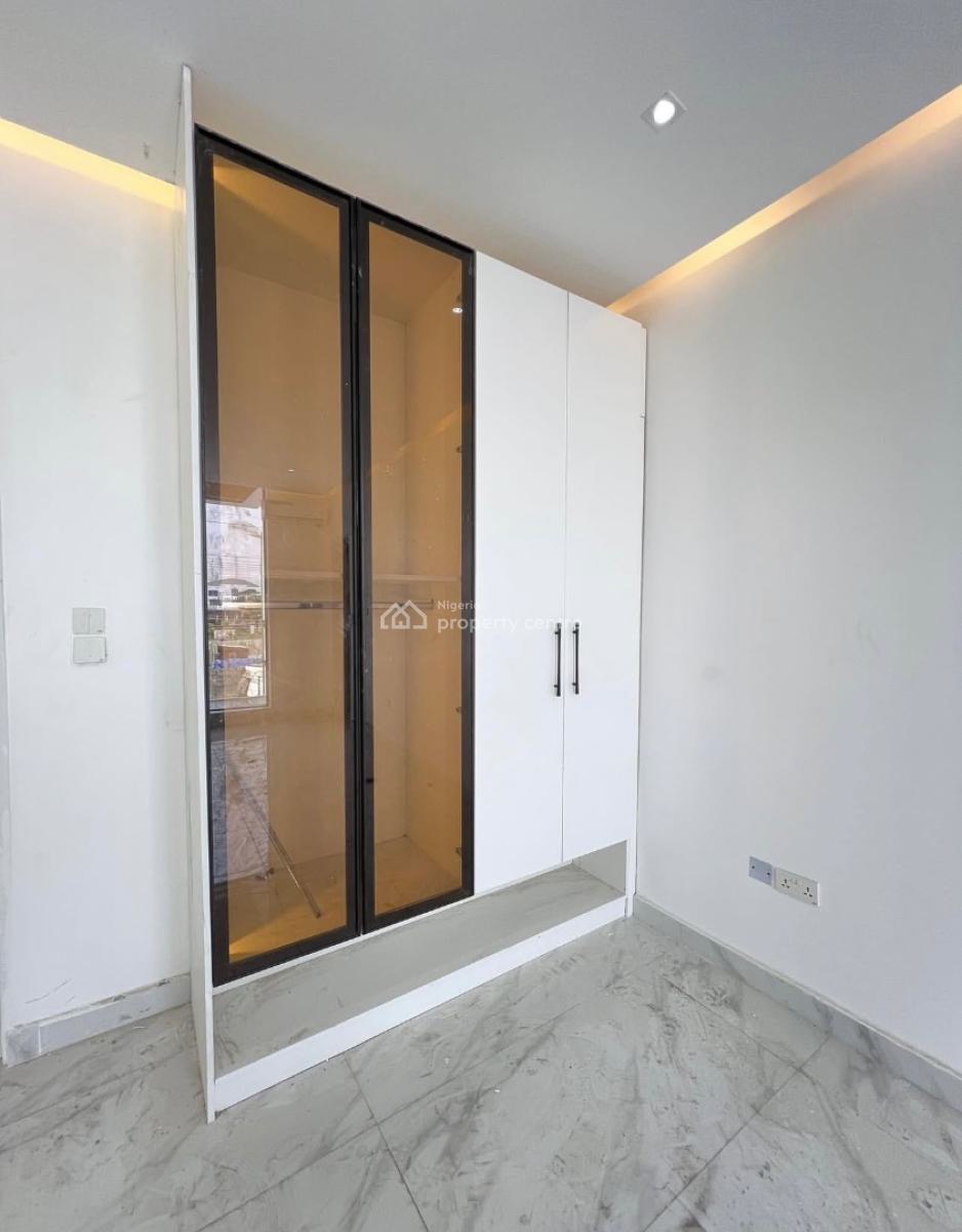 Spacious 2bed Flat, Lekki, Lagos, Flat / Apartment for Sale