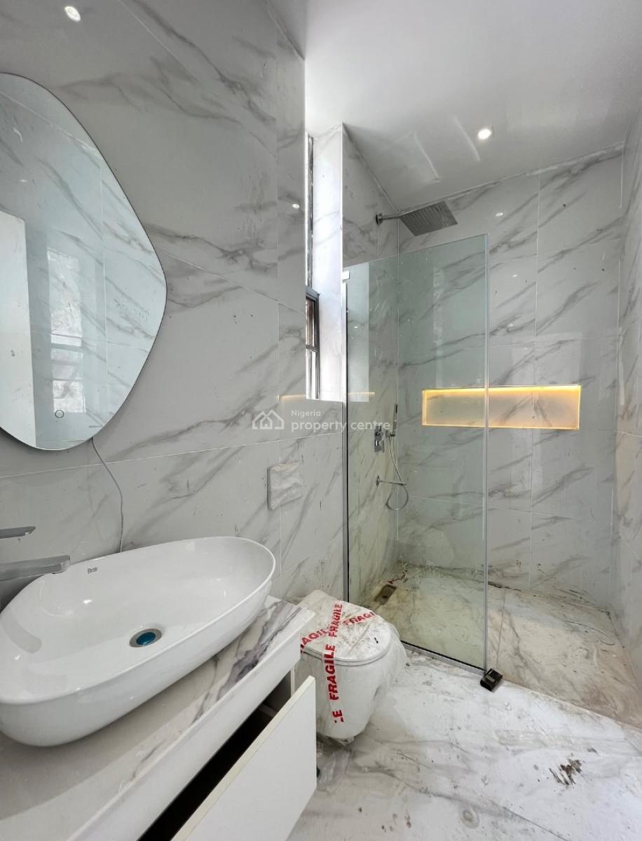 Spacious 2bed Flat, Lekki, Lagos, Flat / Apartment for Sale