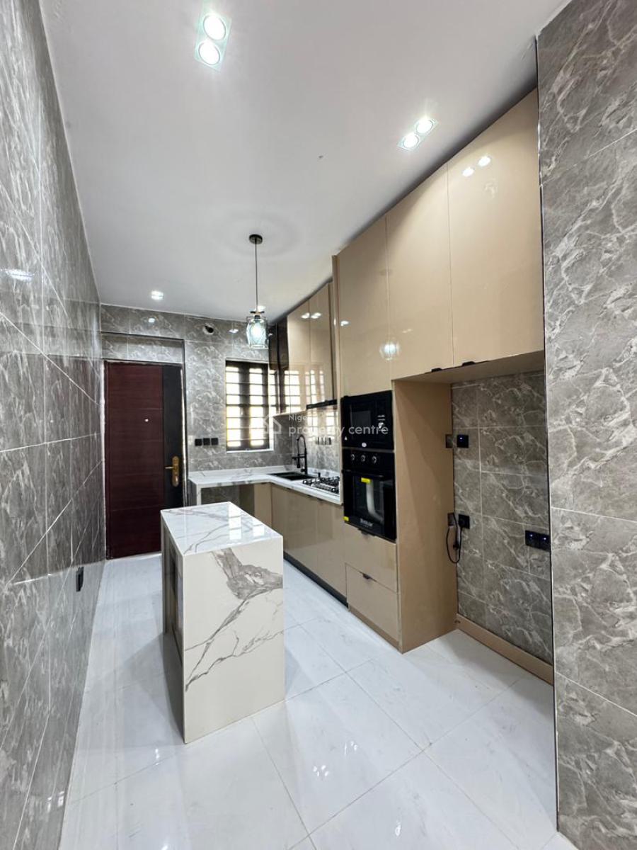 Spacious 2 Bedroom Apartment, Lekki, Ologolo, Lekki, Lagos, Block of Flats for Sale