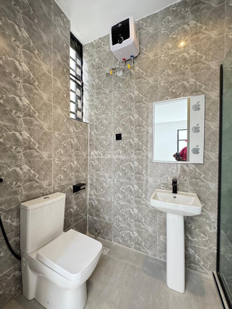 Spacious 2 Bedroom Apartment, Lekki, Ologolo, Lekki, Lagos, Block of Flats for Sale