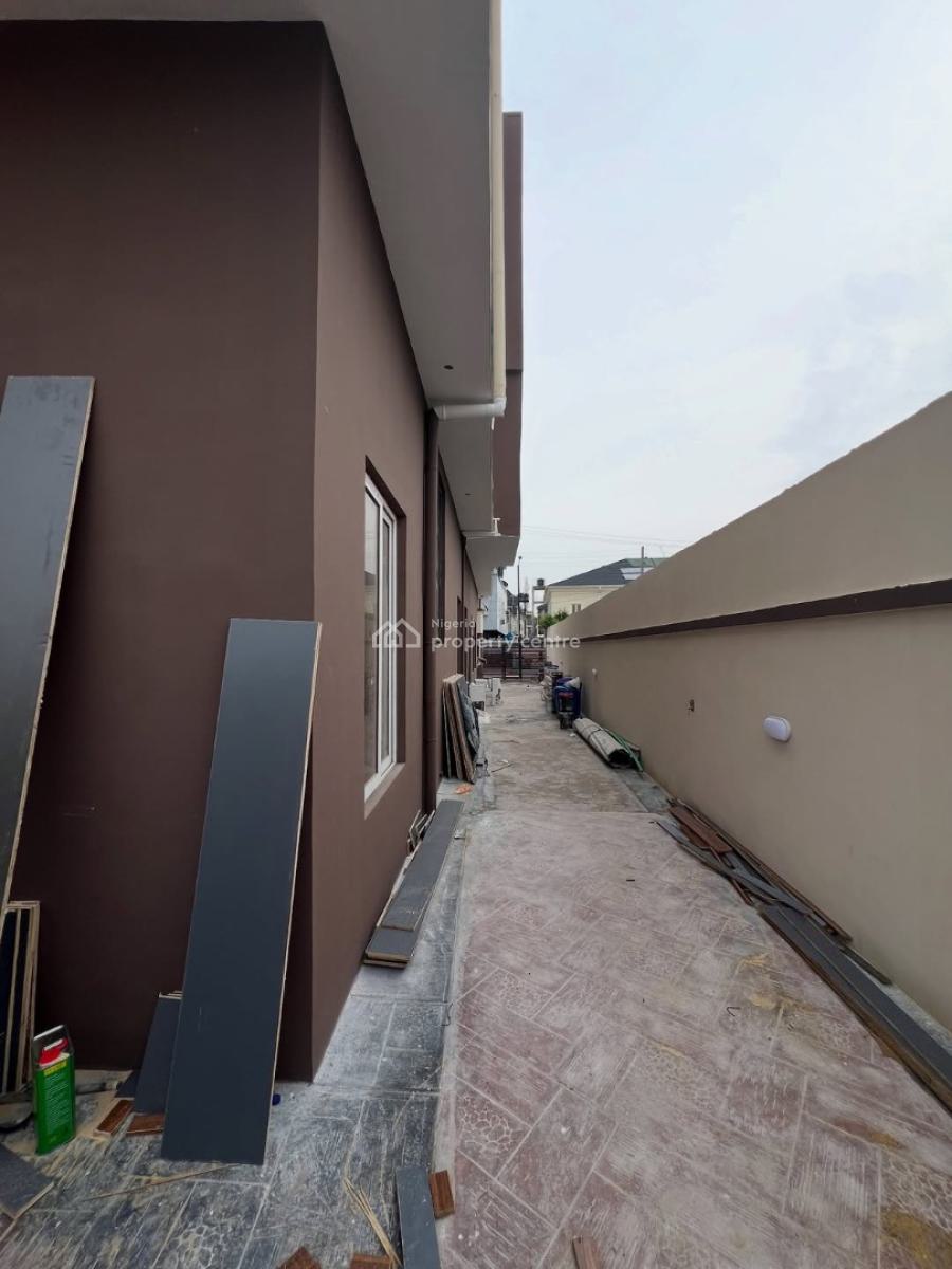 Very Spacious 2 Bedroom Apartment, New Road, Lekki, Lagos, House for Rent