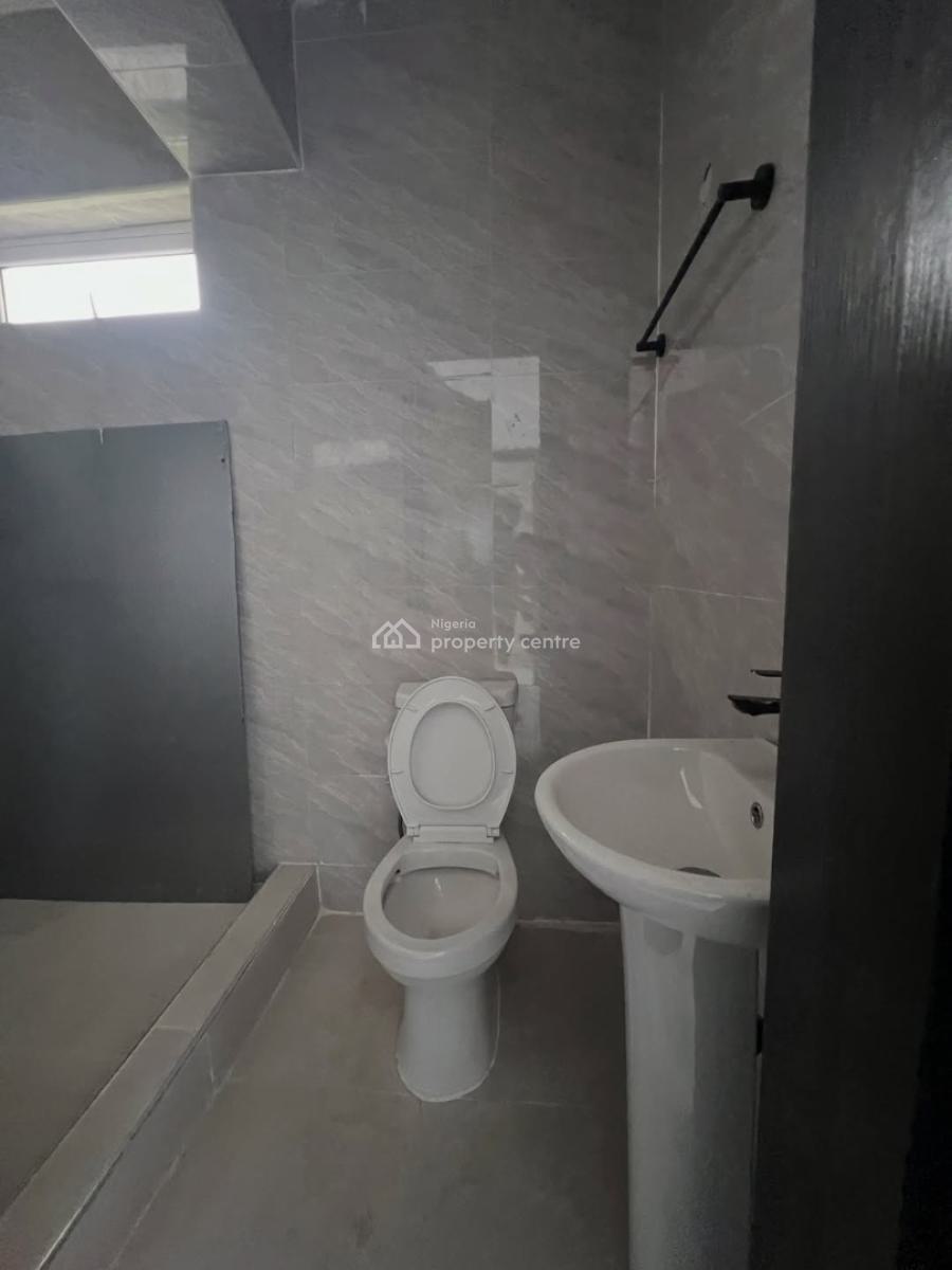 Very Spacious 2 Bedroom Apartment, New Road, Lekki, Lagos, House for Rent