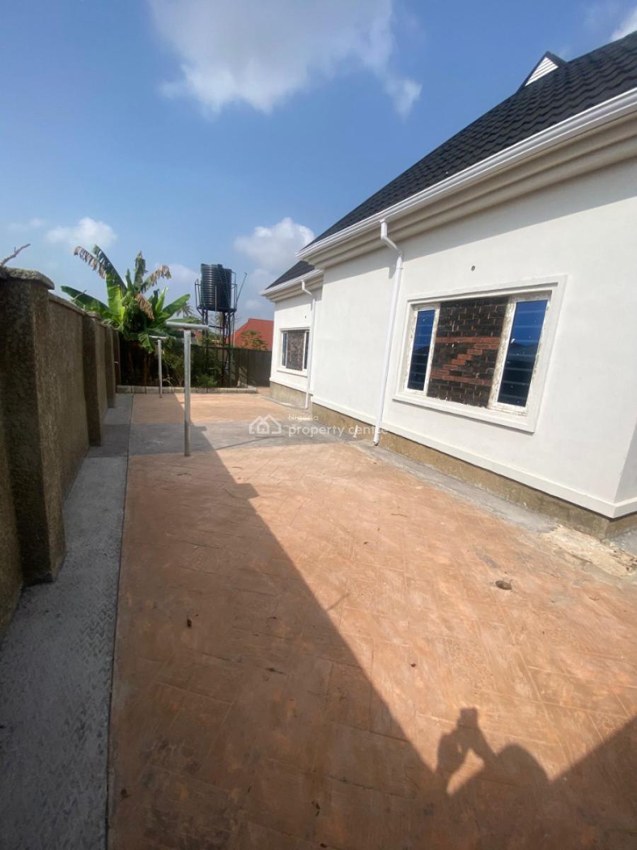 Fenced 4 Bedroom Bungalow with a Parking Space, Ilekun,oda Road, Akure, Akure, Ondo, Detached Bungalow for Sale