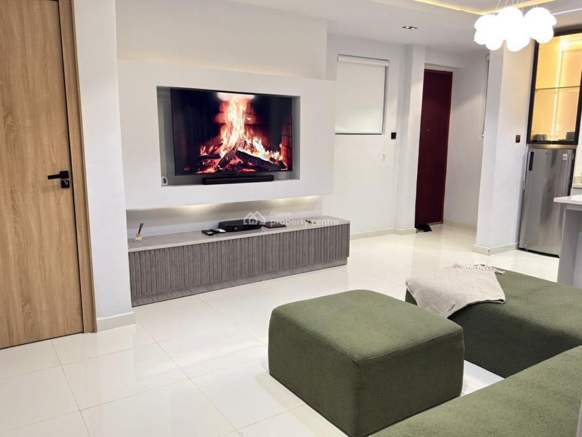 Beautiful 1 Bedroom Apartment with Pool and Games, Ikoyi, Lagos, Flat / Apartment Short Let
