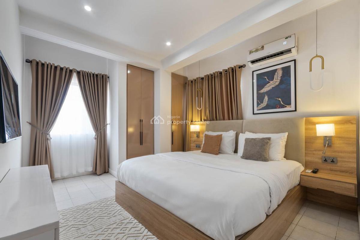 Waterfront 4 Bedrooms with Pool, Gym and Snooker Board, Lekki Phase 1, Lekki, Lagos, Flat / Apartment Short Let