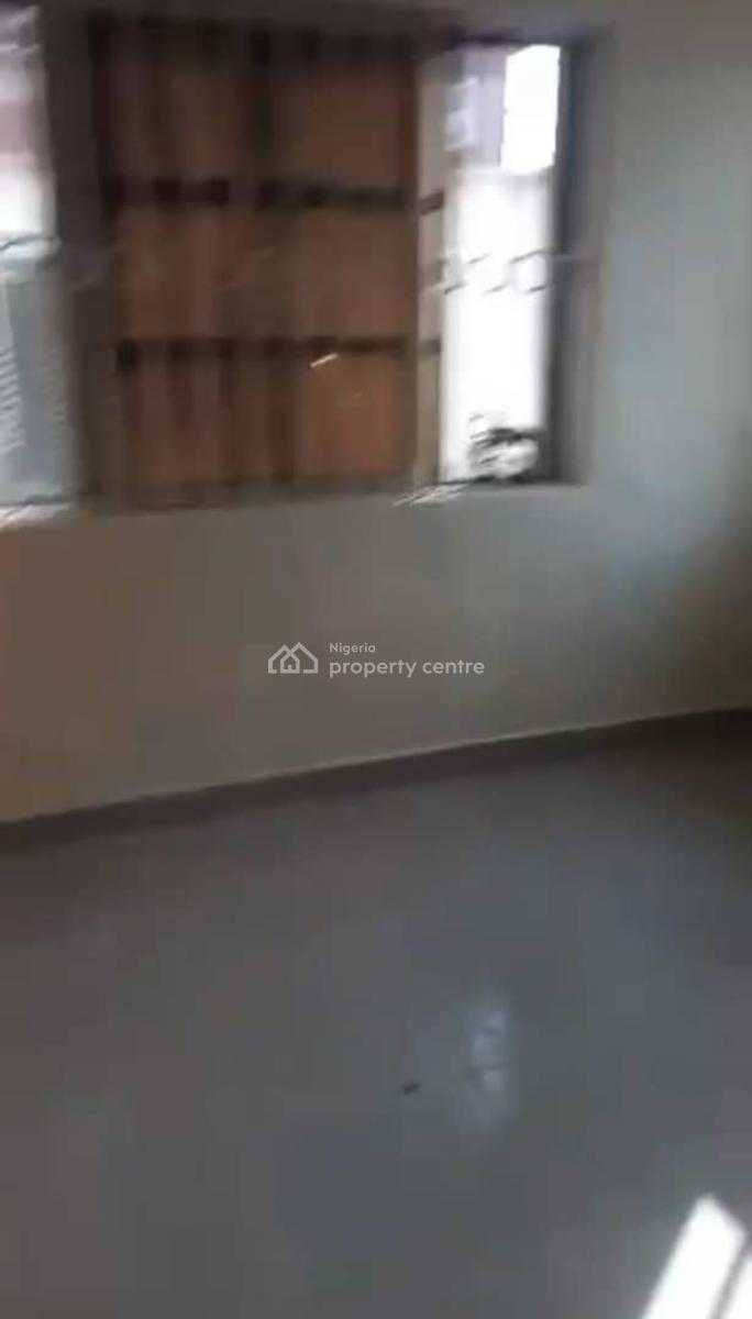 Lovely 2bedroom Flat, Oyebode Street Off Thomas Annimashaun Aguda, Surulere, Lagos, Flat / Apartment for Rent