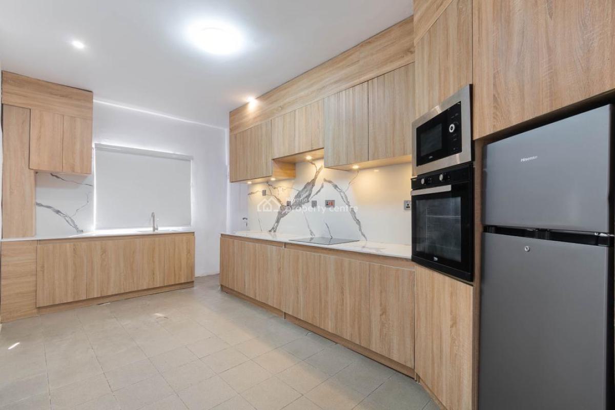 Top Luxury Waterfront 4 Bedroom with Pool, Gym and Games, Lekki Phase 1, Lekki, Lagos, Flat / Apartment Short Let