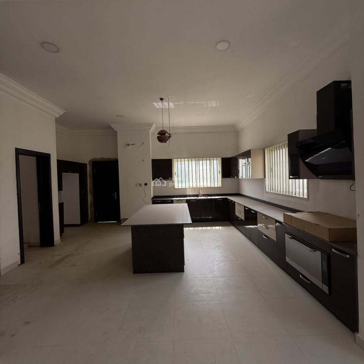 7-bedroom Luxury Mansion with 2-bedroom Guest Chalet, Asokoro District, Abuja, House for Sale