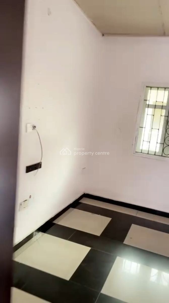 Relatively New Spacious 3bedroom Flat Available on Interlocking Road, Ogudu, Ori-oke, Ogudu, Lagos, Flat / Apartment for Rent