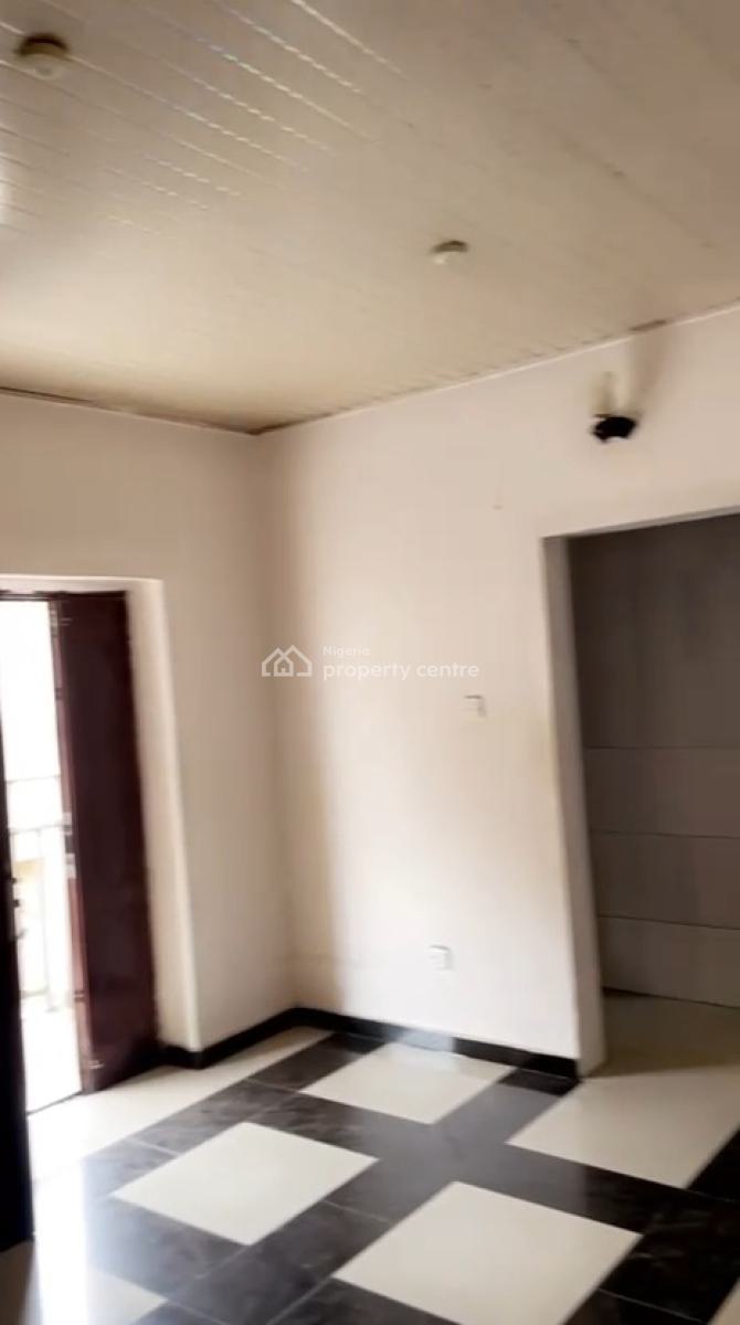Relatively New Spacious 3bedroom Flat Available on Interlocking Road, Ogudu, Ori-oke, Ogudu, Lagos, Flat / Apartment for Rent