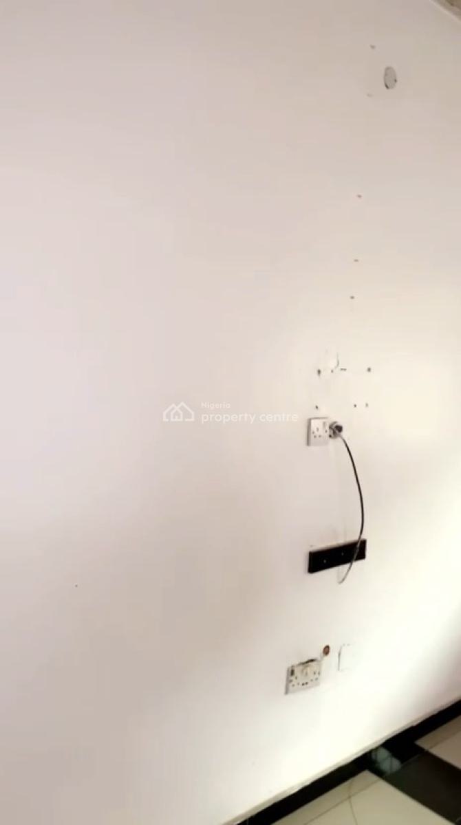 Relatively New Spacious 3bedroom Flat Available on Interlocking Road, Ogudu, Ori-oke, Ogudu, Lagos, Flat / Apartment for Rent