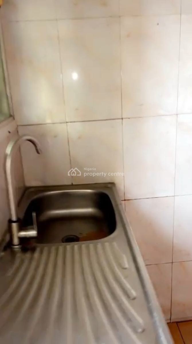 Relatively New Spacious 3bedroom Flat Available on Interlocking Road, Ogudu, Ori-oke, Ogudu, Lagos, Flat / Apartment for Rent