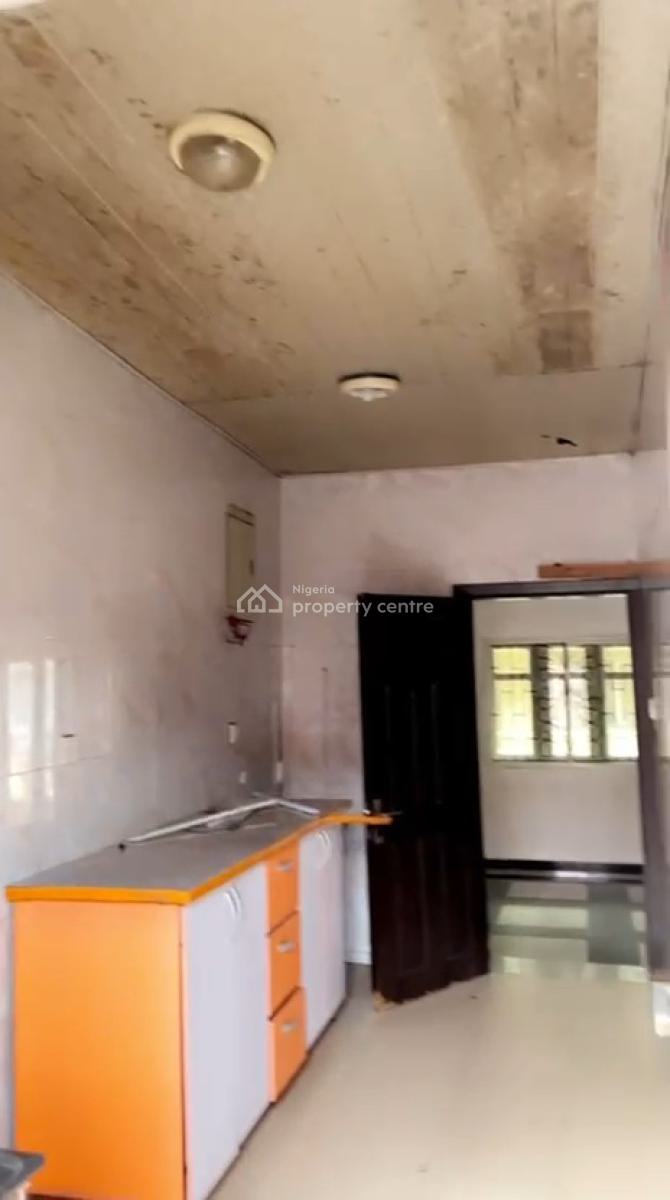 Relatively New Spacious 3bedroom Flat Available on Interlocking Road, Ogudu, Ori-oke, Ogudu, Lagos, Flat / Apartment for Rent